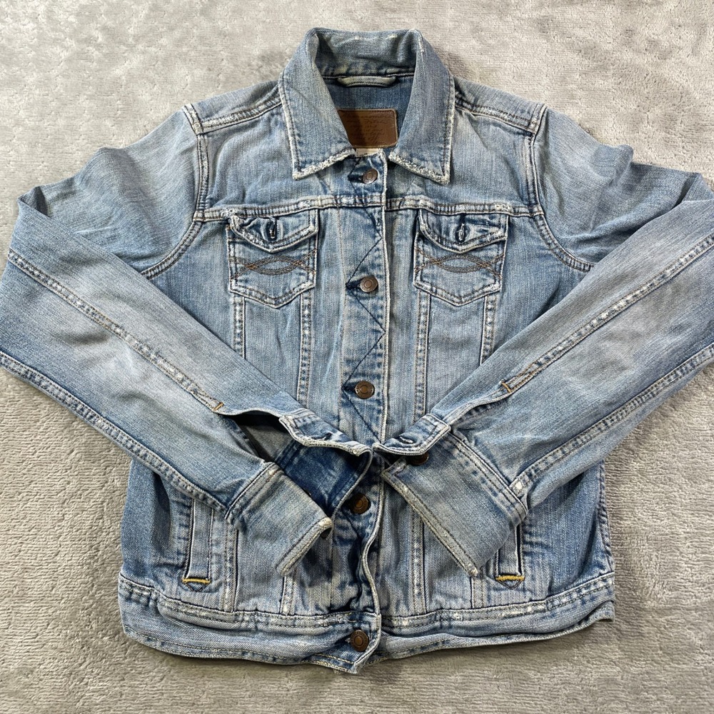 Abercrombie Fitch Denim Trucker Jacket Womens Medium Light Wash Distressed